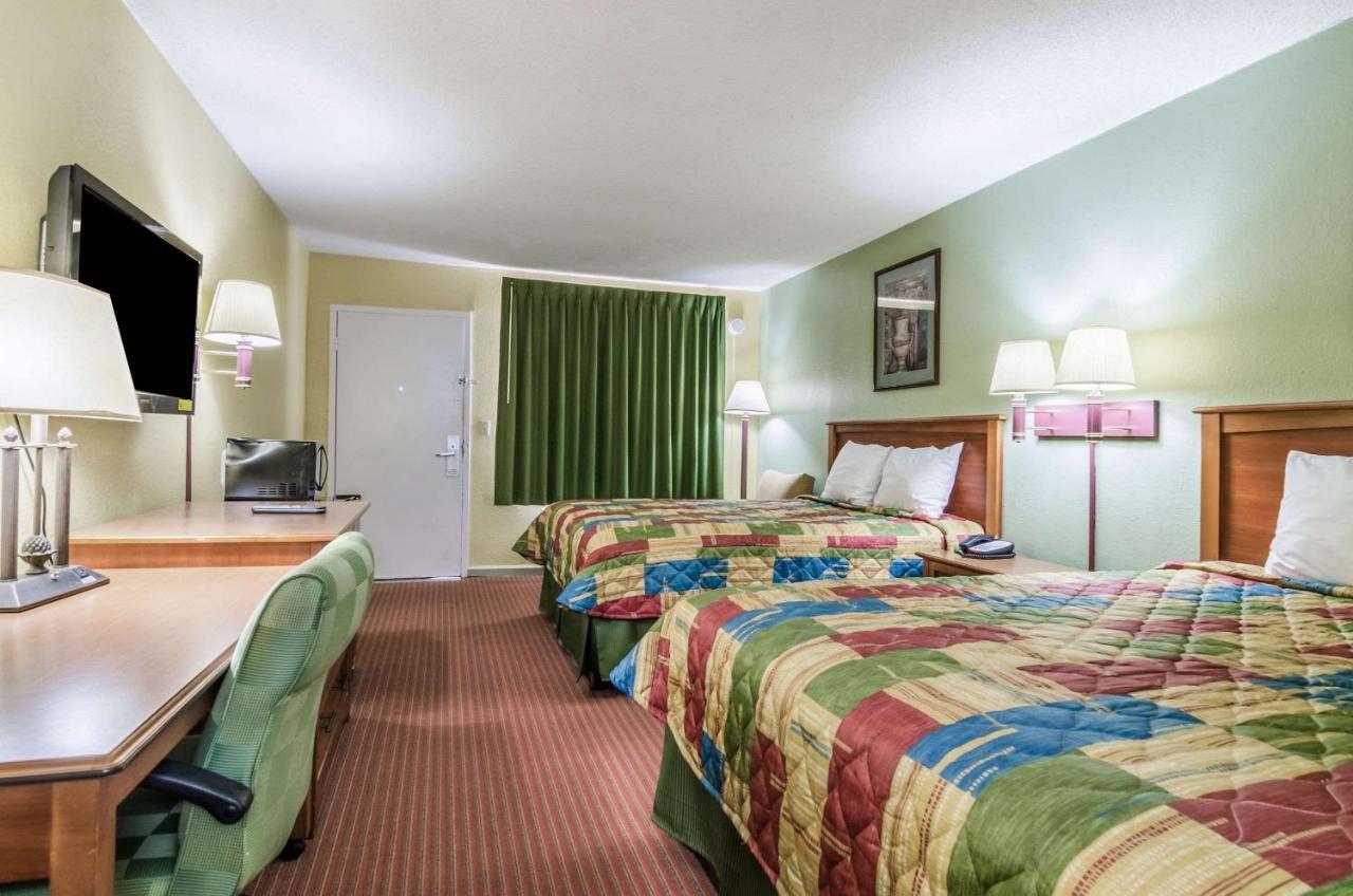 Rodeway Inn Concordia Εξωτερικό φωτογραφία